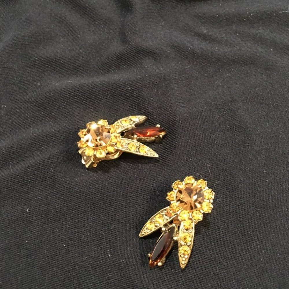 Vintage rhinestone clip on earrings